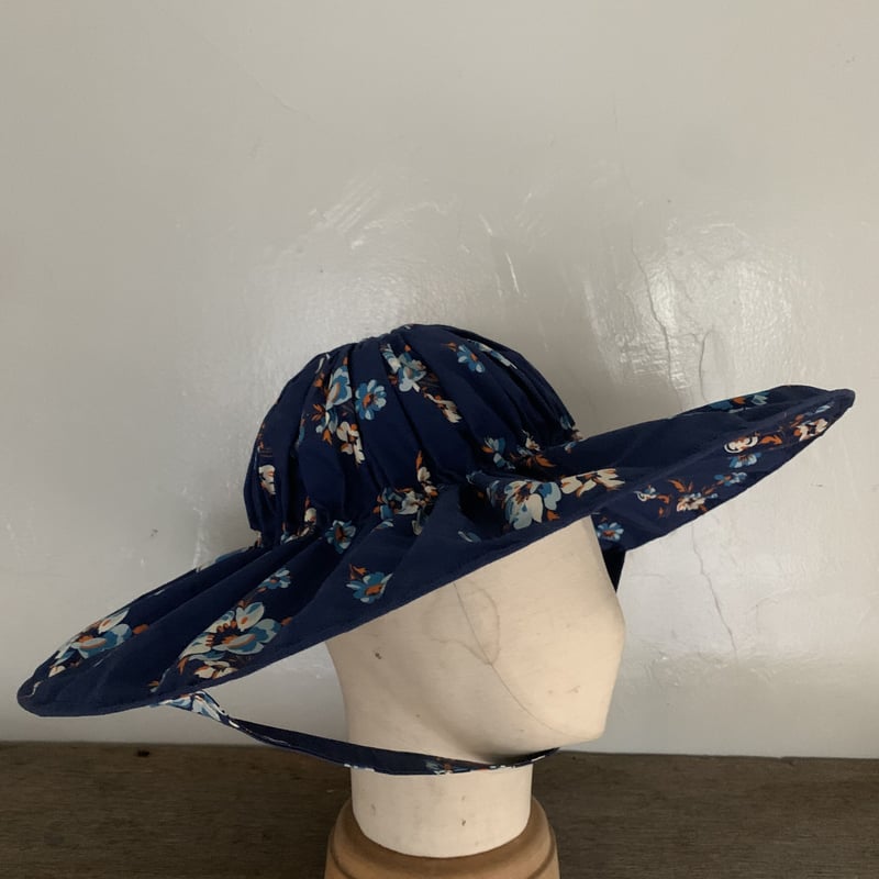 ワイナリーハットブルーフラワー | Sugri Official Online Store