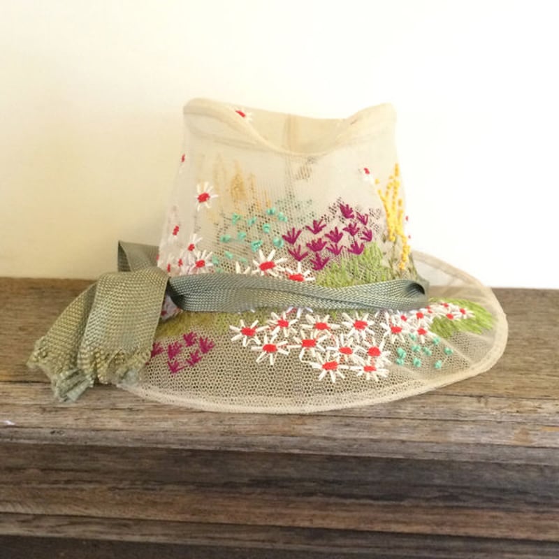 【Sugri】蝶の刺繍付き帽子 Sugri】蝶の刺繍付き帽子
