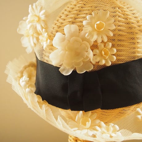 Flower motif tulle hat
