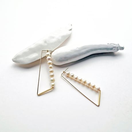 K14gf トライアングルシェイプ・ピアス