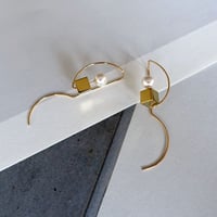 K14gf ダブルスカラップ・ピアス　ホワイトパール