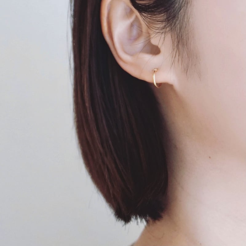K18クロッシングフープピアス10 | ÜME Online shop / ユーミー 公 K18クロッシングフープピアス10 | ÜME Online shop / ユーミー 公
