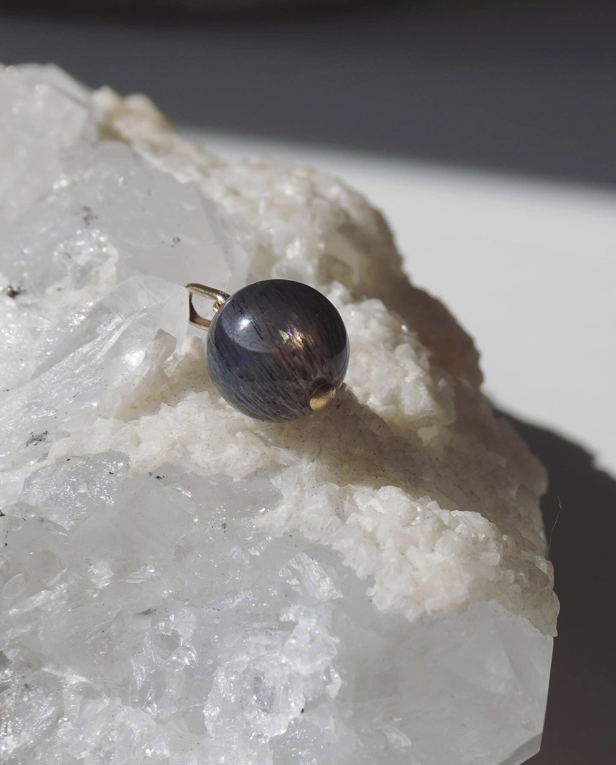 K18ブラックスターサンストーンチャーム | ÜME Online shop / ユーミ