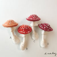 -----受注制作------ Mushroom  ( キノコ ノ ブローチ× Pop-Up Appliqué ）
