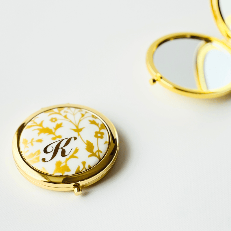 イニシャル入り コンパクトミラー アラベスク柄 （7色から選択