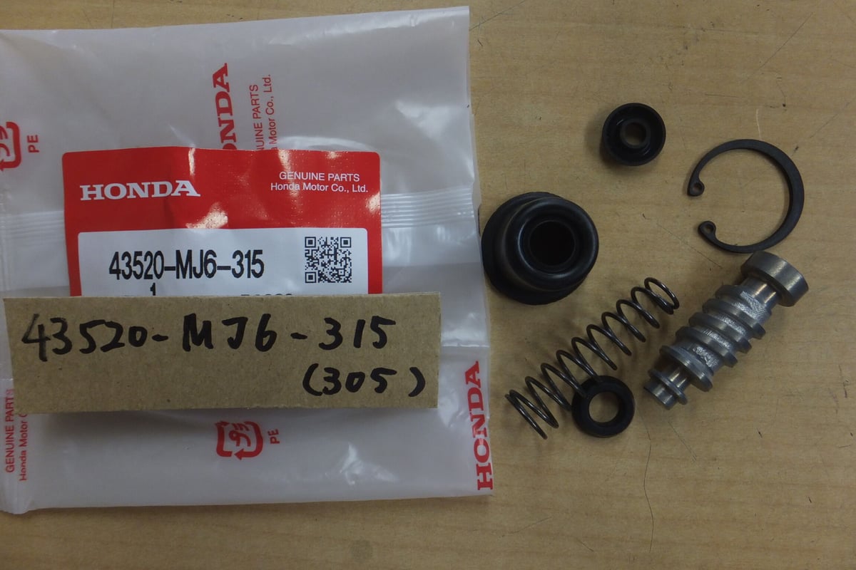 ♪NSR250R（MC16)/Rブレーキ/リアブレーキマスターのピストンSET/純正