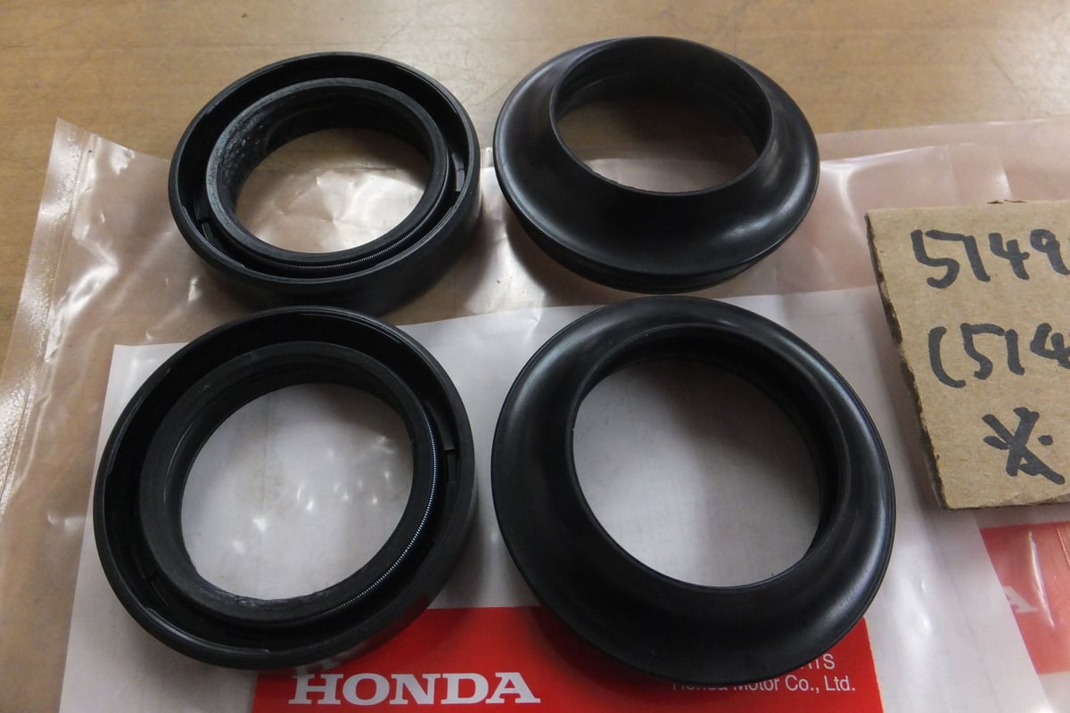 ♪JAZZ50/ジャズ50（AC09）/純正フロントフォークオイルシール