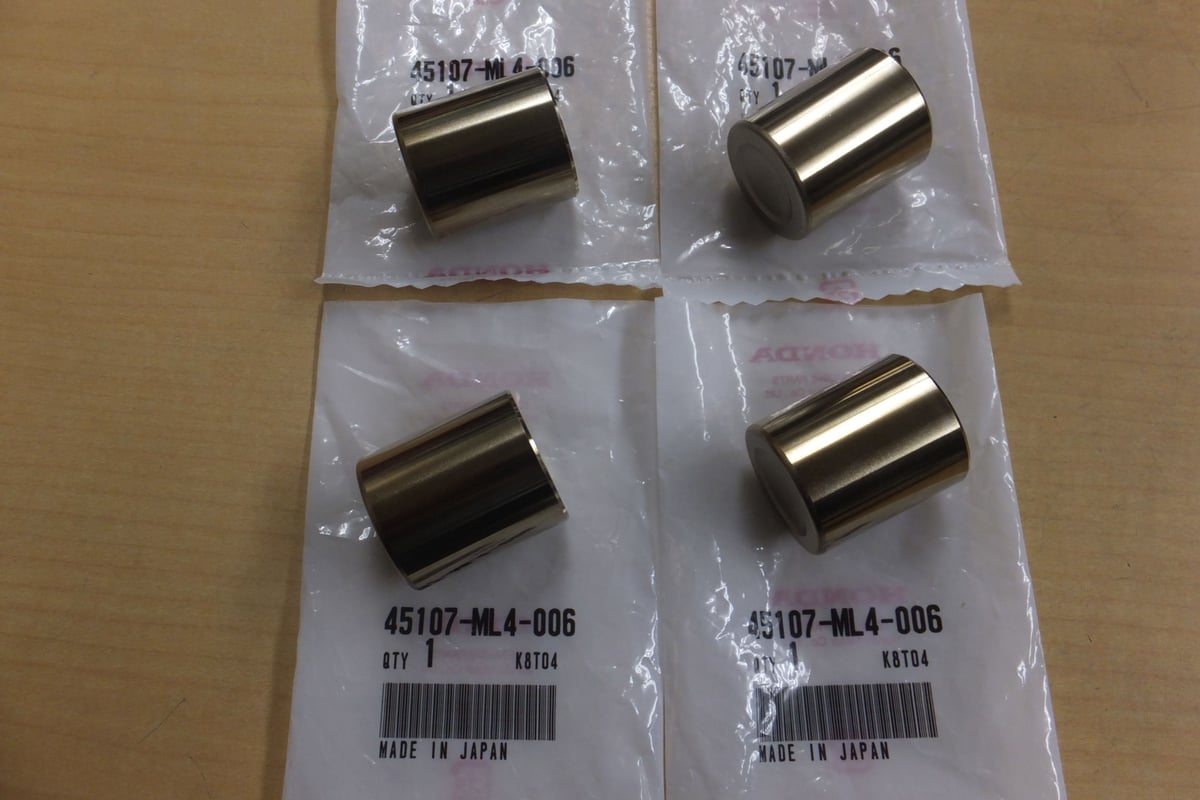 CBX400F フロント　ホイール　キャリパー　金具　ピストン付 ホンダ HO-28 ホンダ純正 CBX400F フロントブレーキキャリパー