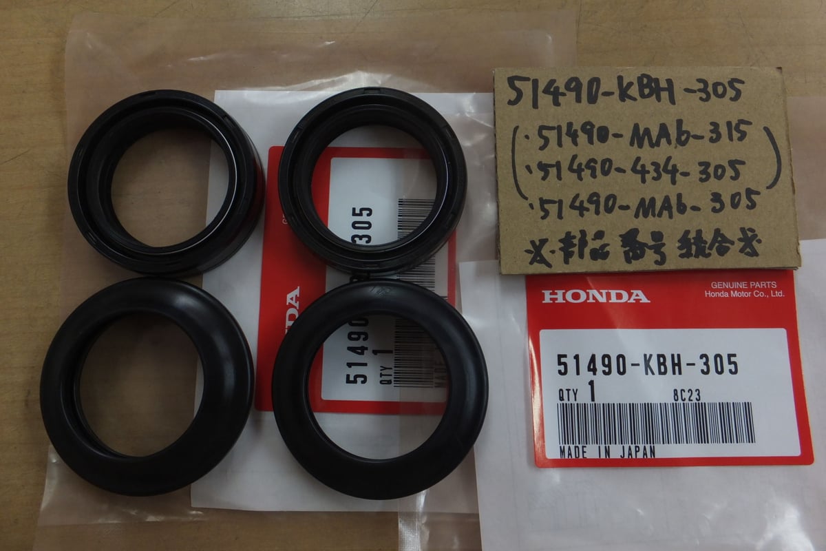 ♪CBR250FOUR（MC14）/CBR250R（MC17)/純正フロントフォークオイルシー