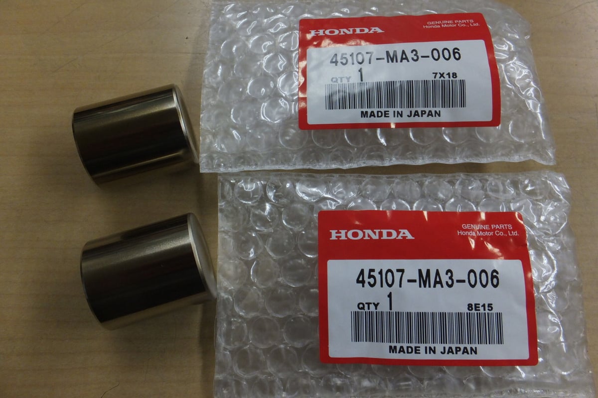 ♪CBR400F（NC17）/リアブレーキキャリパー/ピストン/純正品/新品