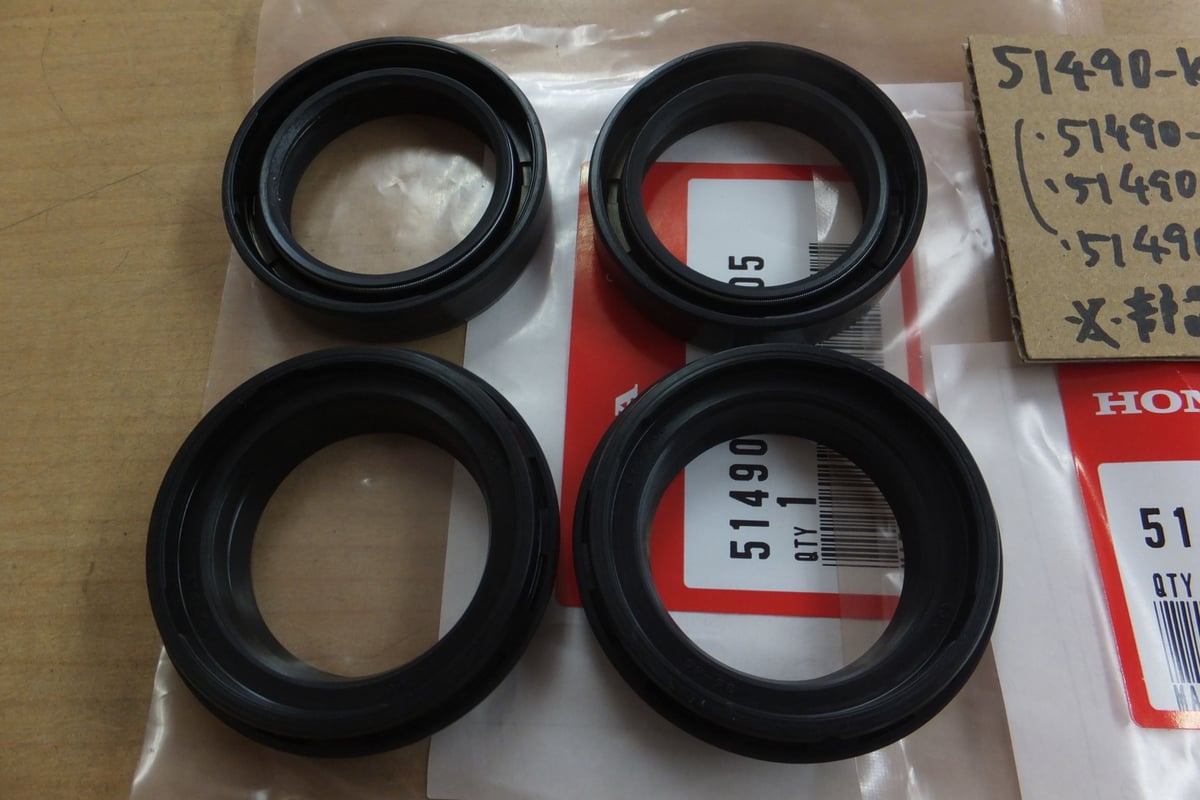 ♪CB400SS/NC41/純正フロントフォークオイルシール/純正品/新品/1台分