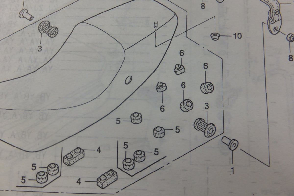 FTR223 MC34 純正シート ストラップ付き fit=scale-down,w=1200