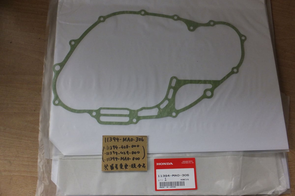 ♪CB250RS/CB250RS-Z（MC02)/エンジン右クランクケースカバーG/K/右足側