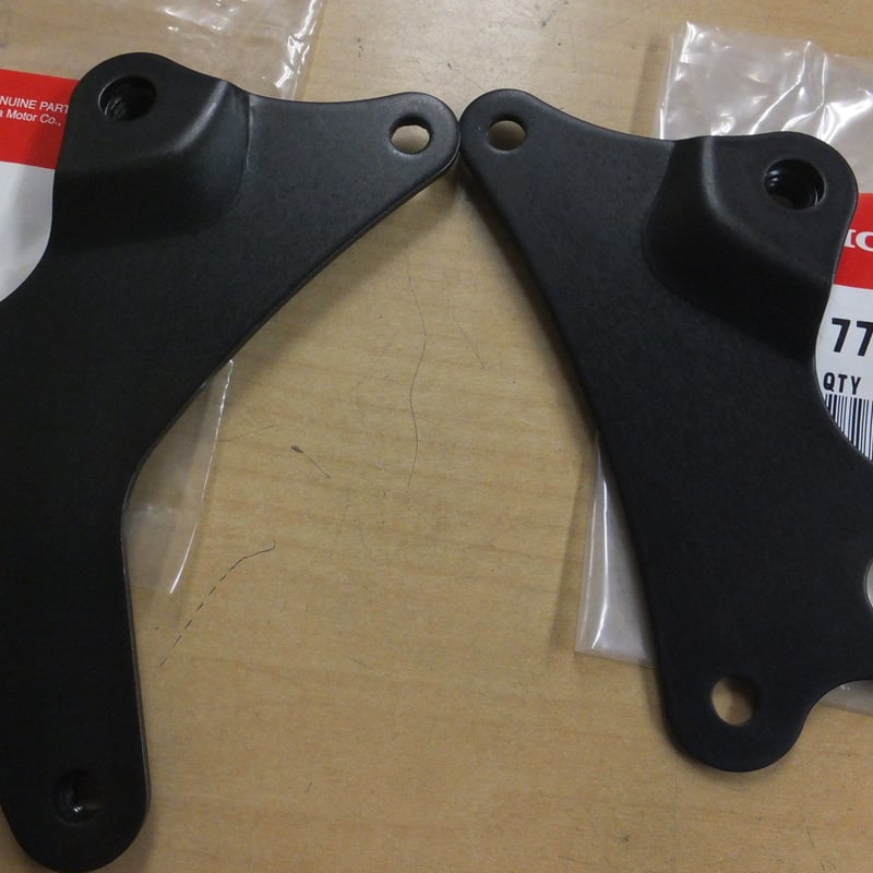 ♪FTR223/MC34/ (小)サイドカバー用純正シート/純正フェンダー ♪FTR223/MC34/ (小)サイドカバー用純正シート/純正フェンダー