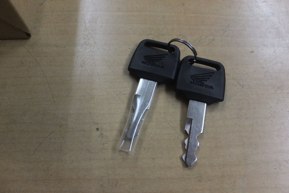 ♪ナイトホーク250/MC26/純正タンクキャップ/タンクキー/新品