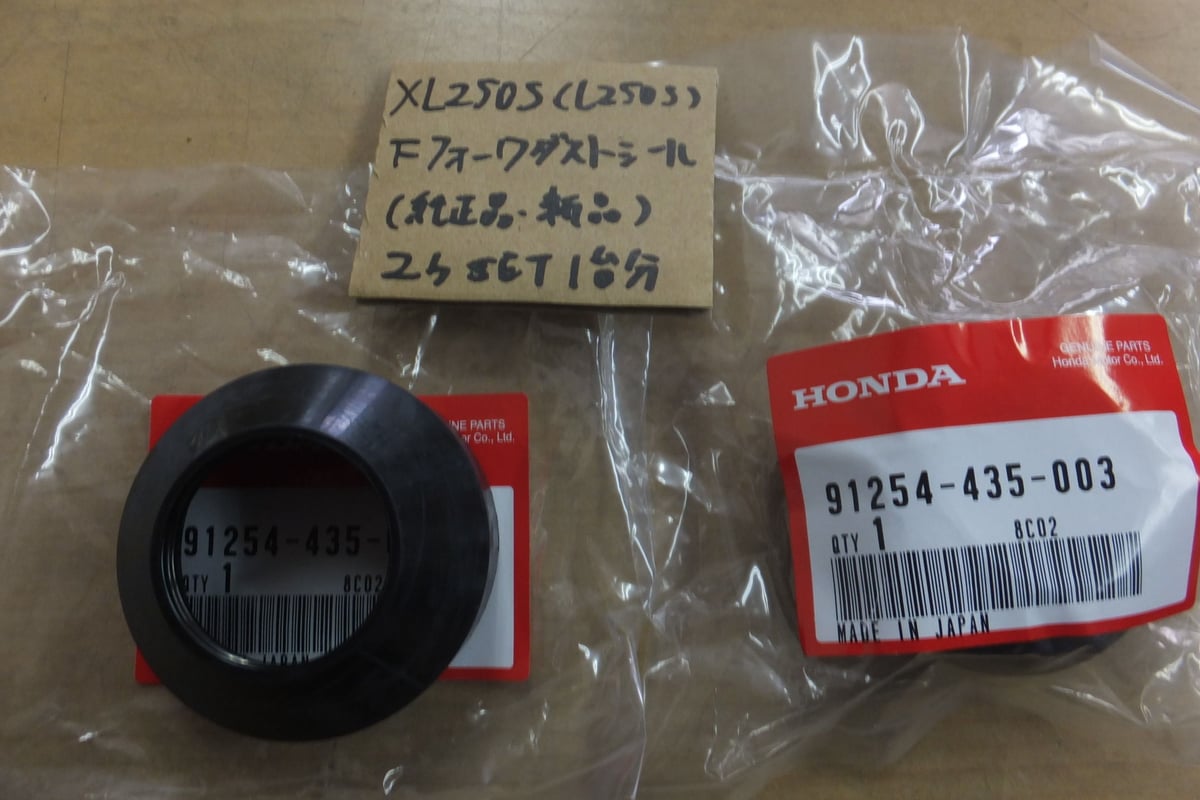 新品タグ付き　ヘルノ　23SS テクノタフタコート　L 白　Aライン バルーン エアライトS搭載ヘルメット(アメリカン・溝・通気孔付