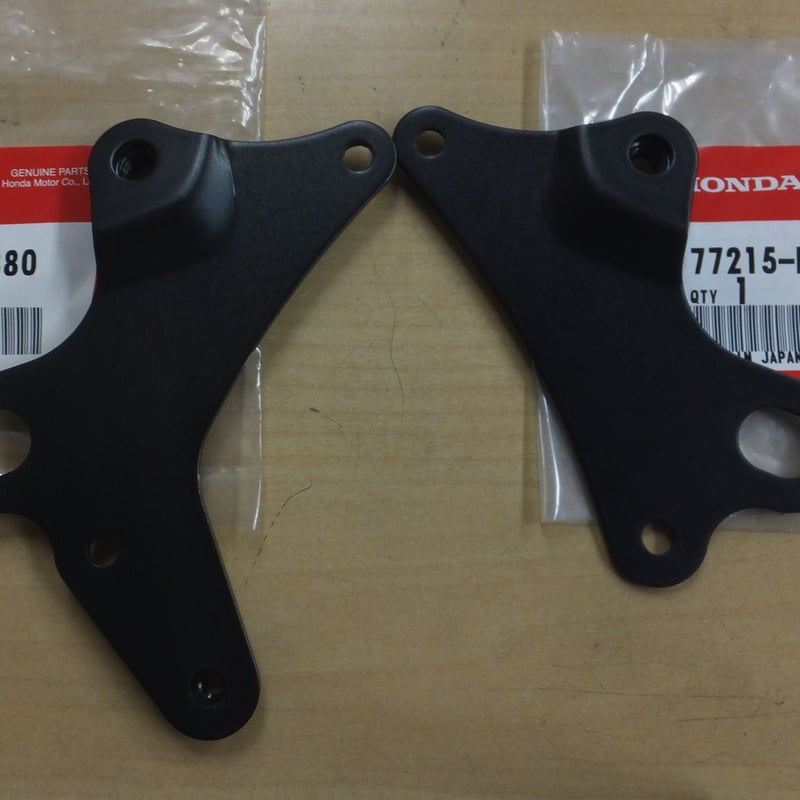 FTR223純正シート ブラック 取り付け金具付き FTR223 HONDA バイクシート 黒 取り付けボルト付き 純正 - メルカリ