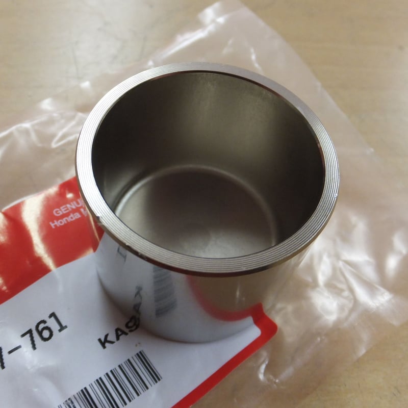 ♪CB-1（NC27、CB400F)/リアブレーキキャリパー/ピストン/純正品/新品