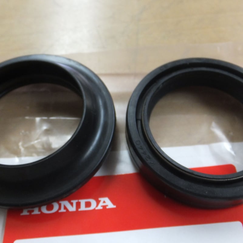 ♪CBR250RR（MC22)/純正フロントフォークオイルシール/純正品/新品/1台