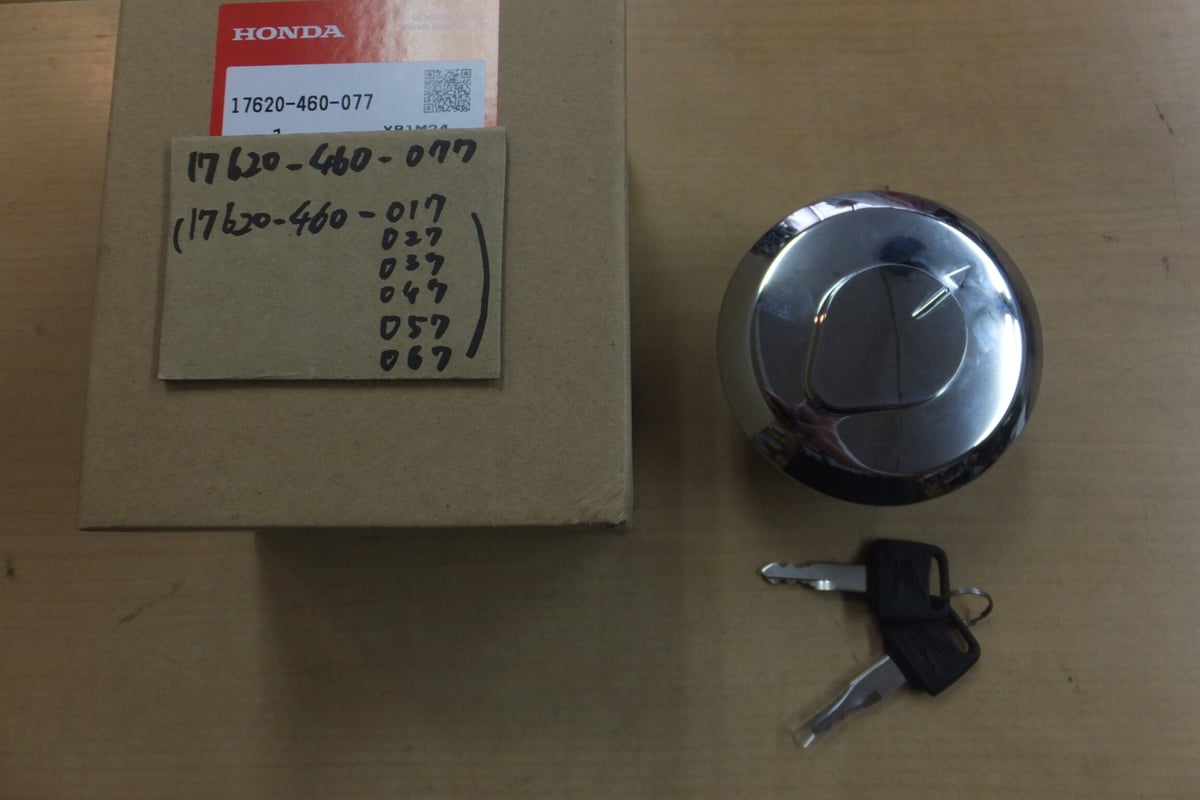 ダックス125 ST125フューエルキャップ　タンクキャップ　レッドアルマイト ダックス125 ST125フューエルタンクキャップ ブラックアルマイト