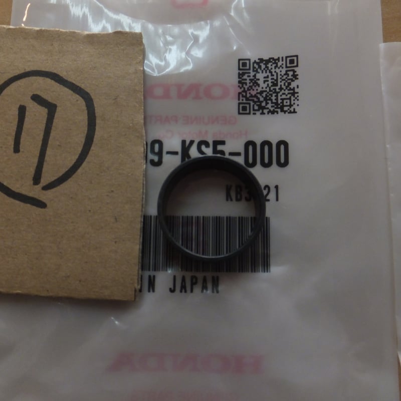 ♪FTR223/MC34/純正リアフェンダー/テールランプ/固定用のゴム/ネジ