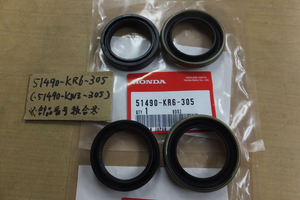 ♪XLR125R/XLR200R//純正フロントフォークオイルシール/純正品