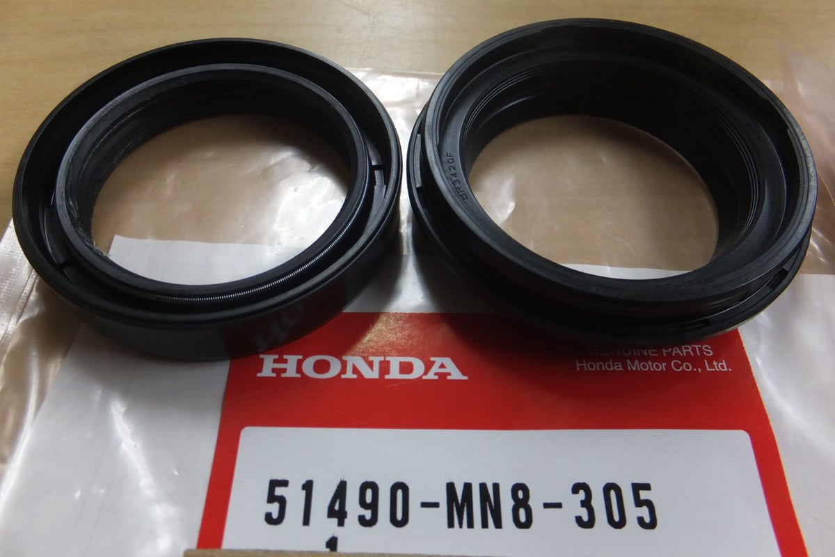 ♪CB750F（RC42）/純正フロントフォークオイルシール/フロントフォーク