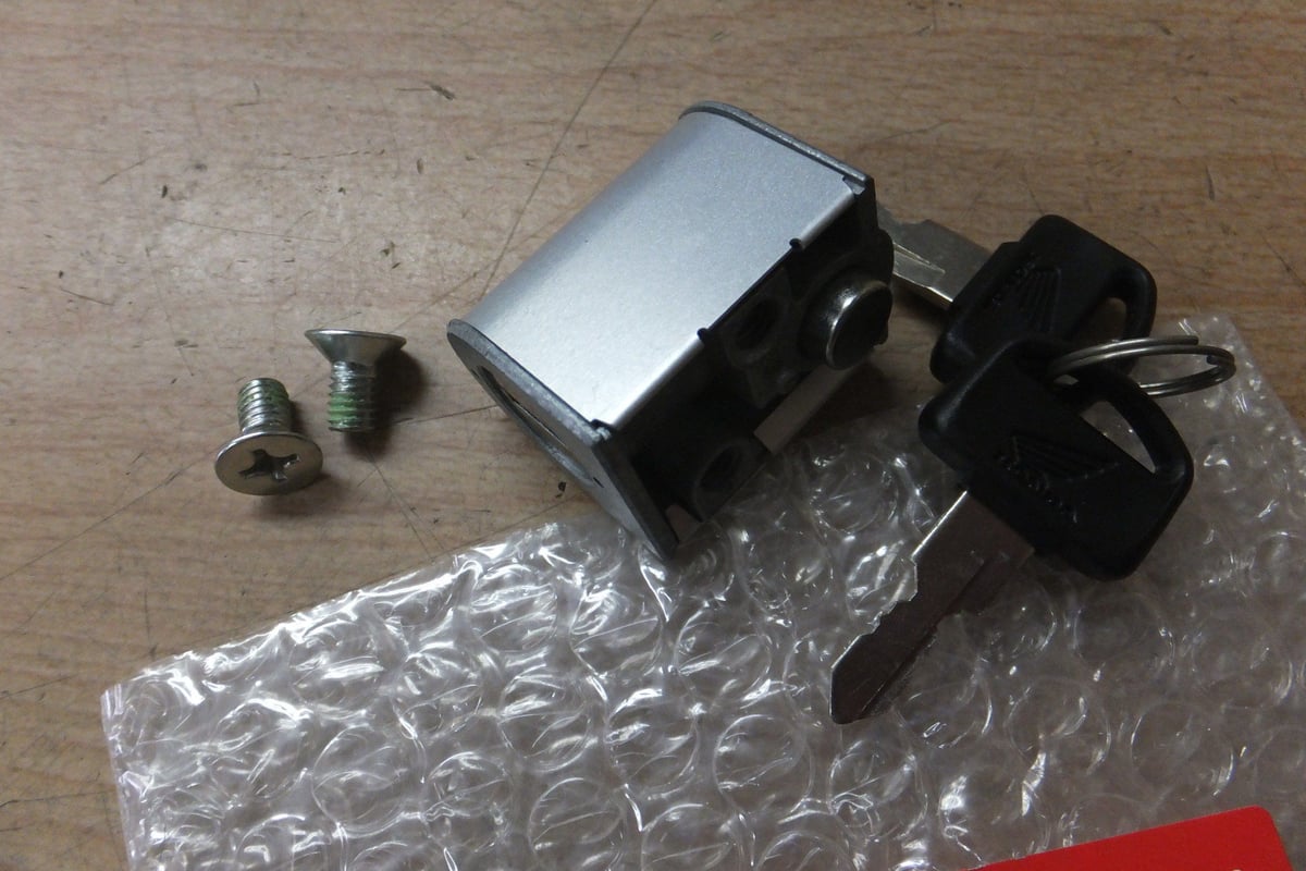 ♪ハンターカブ110/CT110（JD01）/純正ハンドルロック/純正ロック/カギ