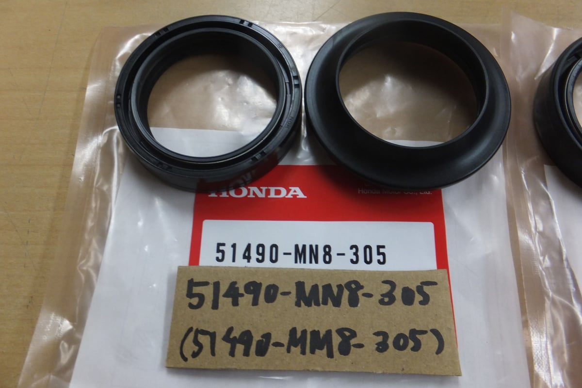 在庫あり CB400SF NC31 フロントフォーク オイルシール フルセット ♪CB400SF(NC31)/純正フロントフォークオイルシール/フロント