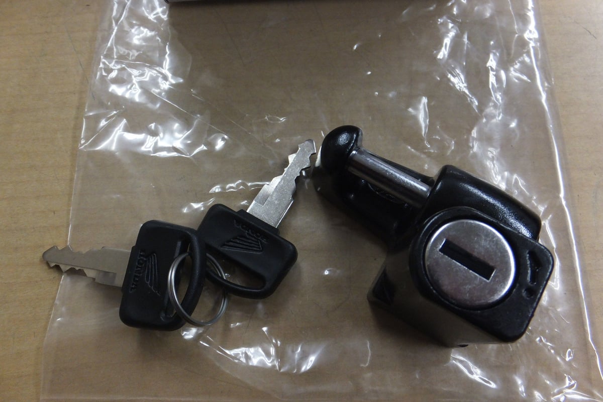 ♪NS50F（AC08)/純正ヘルメットホルダー/純正メットキー/純正品/新品