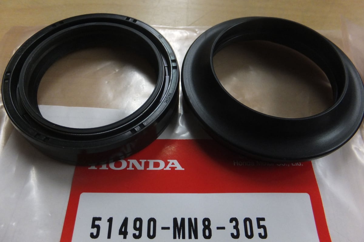♪NSR250R（MC18-110/MC21/MC28）純正フロントフォークオイルシール