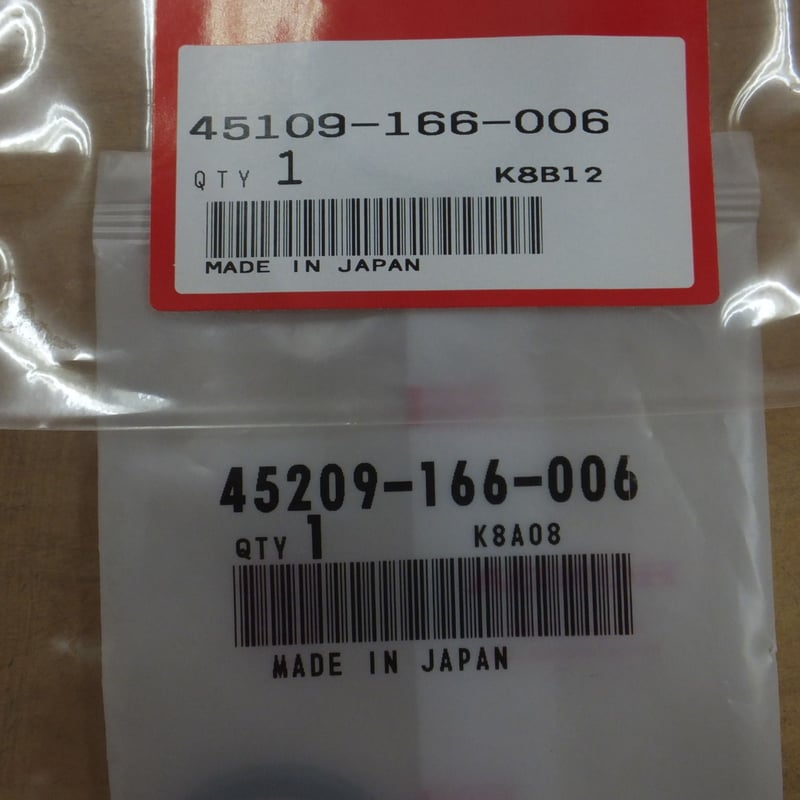 ♪CB750F/FB（RC04-102・103・・)フロントブレーキキャリパー/シール