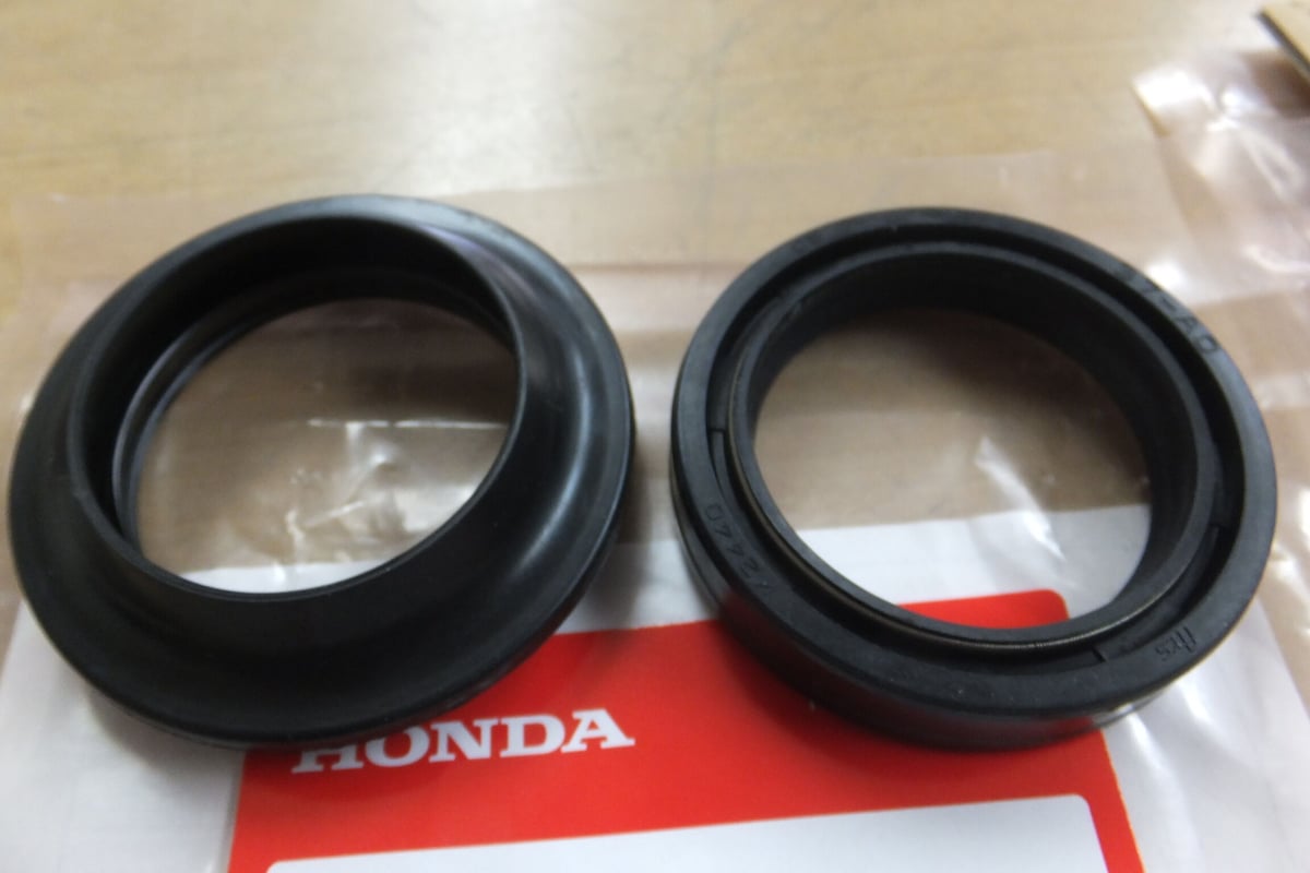 ♪CBR400Fフォーミュラ3（NC17-105）/KAZ/純正フロントフォークオイル