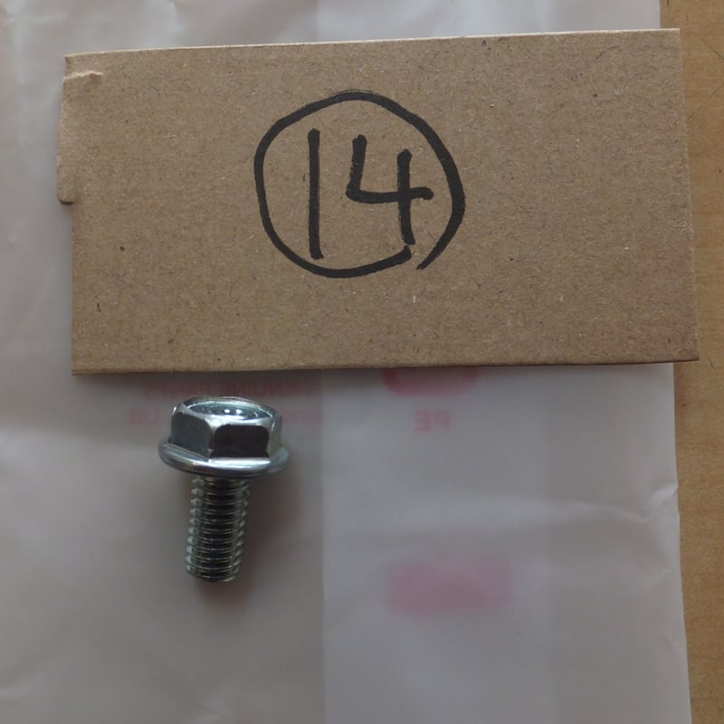 ♪FTR223/MC34/純正リアフェンダー/テールランプ/固定用のゴム/ネジ