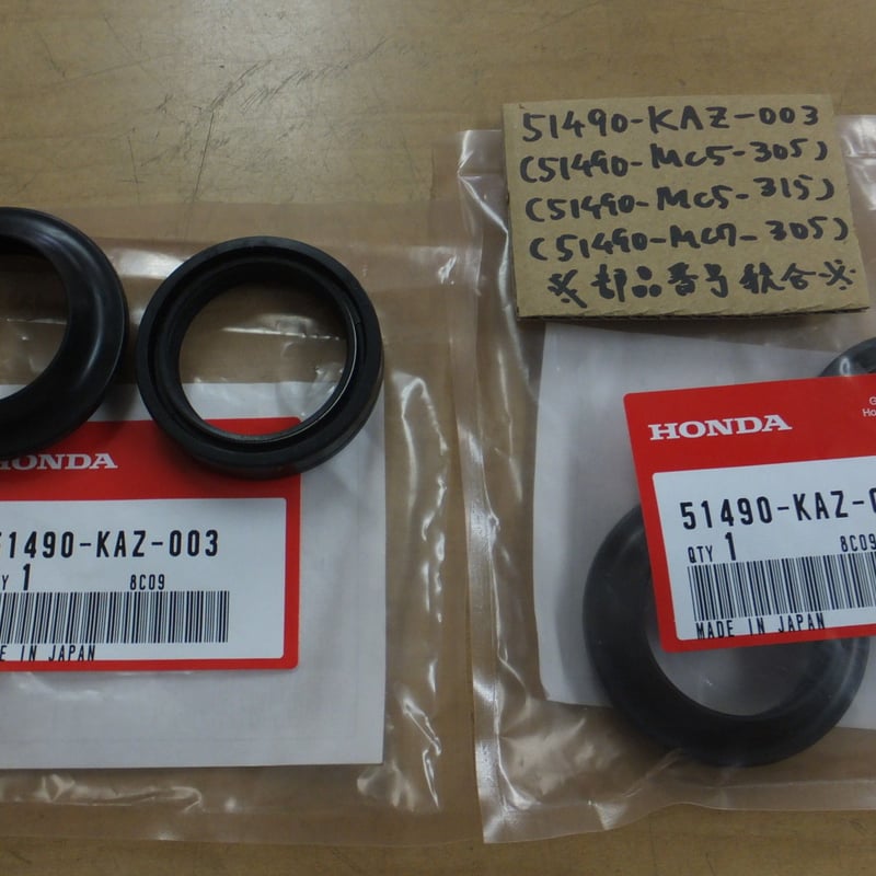 ♪CBR250RR（MC22)/純正フロントフォークオイルシール/純正品/新品/1台
