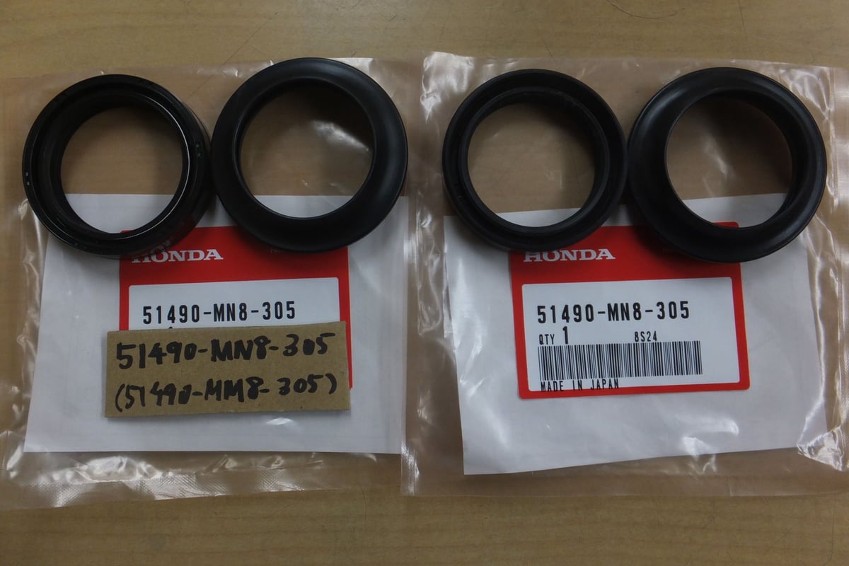 ♪CB400Four(NC36/CB400V）/純正フロントフォークオイルシール