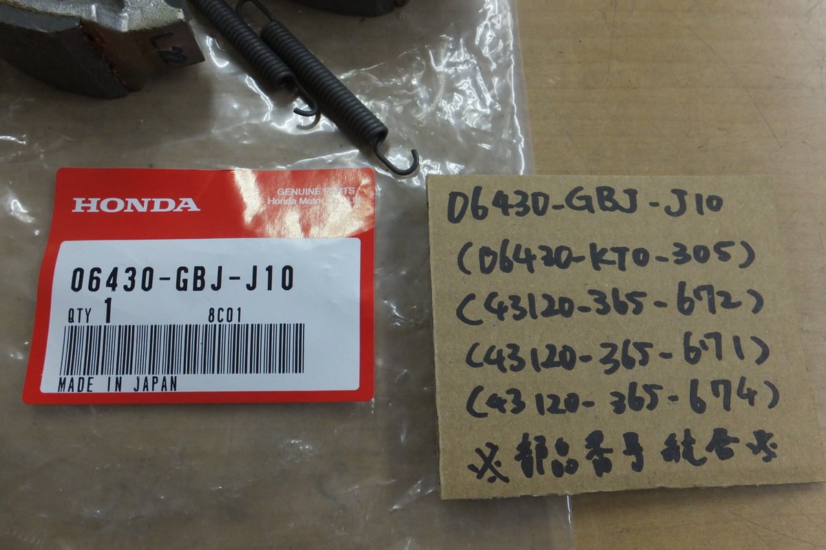 ♪ハンターカブ110/CT110(JD01)/純正リアブレーキシューR側/新品 ♪ハンターカブ110/CT110(JD01)/純正リアブレーキシューR側/新品