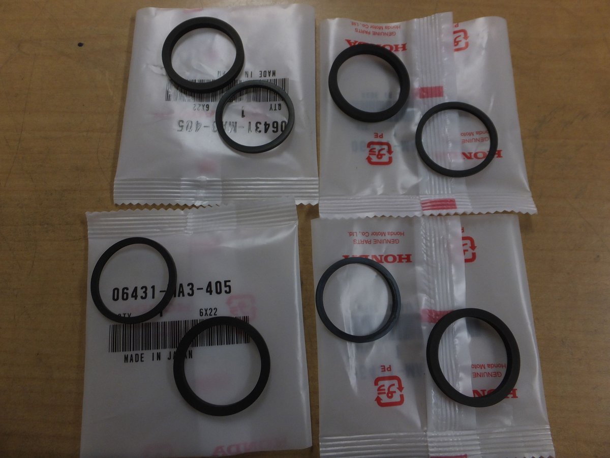 ♪CB400Four(NC36/CB400V）/フロントブレーキキャリパー/シール/純正品