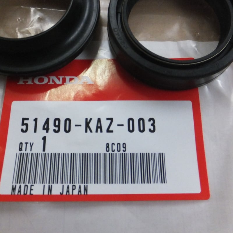 ♪CBR250RR（MC22)/純正フロントフォークオイルシール/純正品/新品/1台