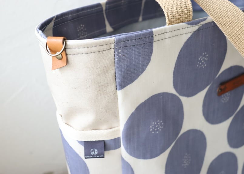 定番アイテム】あんぱん柄が大人可愛い「大きなスクエアトート