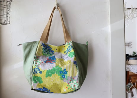 大きな荷物にサイズを変えて使える『変形トート』ガーデン＆モスグリーン