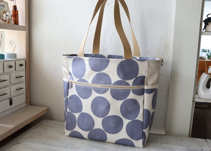 定番アイテム】あんぱん柄が大人可愛い「大きなスクエアトート