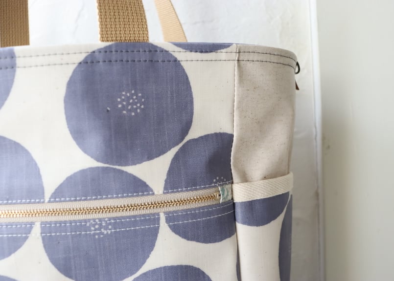 定番アイテム】あんぱん柄が大人可愛い「大きなスクエアトート