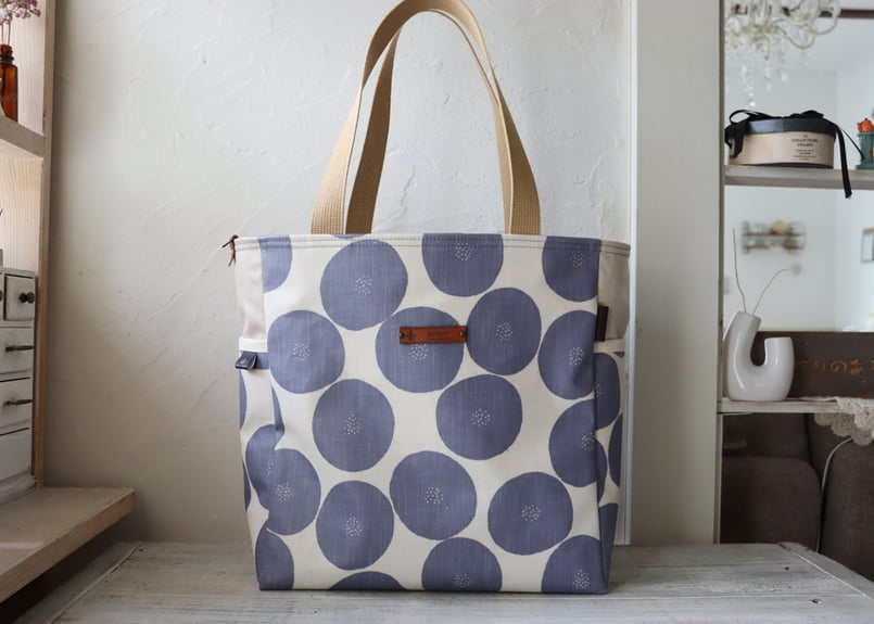 定番アイテム】あんぱん柄が大人可愛い「大きなスクエアトート