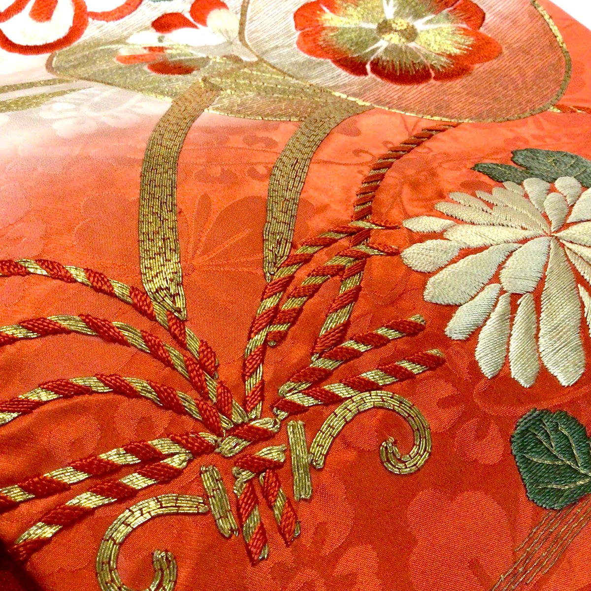 名古屋帯 アンティーク 紅白 花刺繍 ob402 | リサイクルと 名古屋帯 アンティーク 紅白 花刺繍 ob402 | リサイクルと