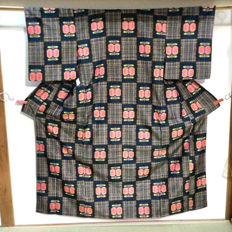 袷 紺地に遠州椿柄 z253 | リサイクルとオリジナル着物【彼方此