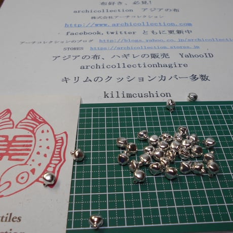 山岳民族　手芸用　鈴no.5  8 mm 10粒　銀色金属ビーズ　アーチコレクション　archicollection