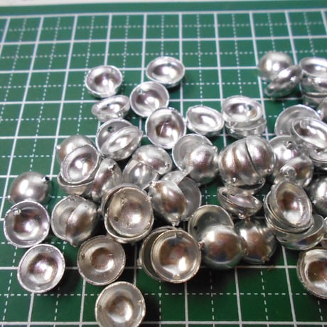 山岳民族　手芸用　no.222  9 mm 50粒　銀色ニッケル　ボーダー　円形金属ビーズ　アーチコレクション　archicollection