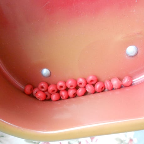 ミャンマー 北部 ワ族　赤ガラス ビーズ　20粒　5-6mm 穴1mm 交易玉　トンボ玉