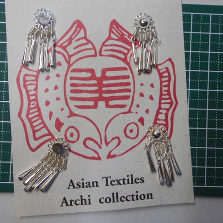 山岳民族　手芸用 no.24  10x30 mm 1枚　ニッケル金属ビーズ　アーチコレクション　archicollection